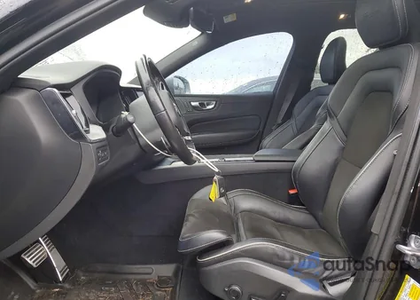 2019 Volvo Xc60 T8 R-Design z USA, uszkodzony, nr VIN LYVBR0DM6KB214086